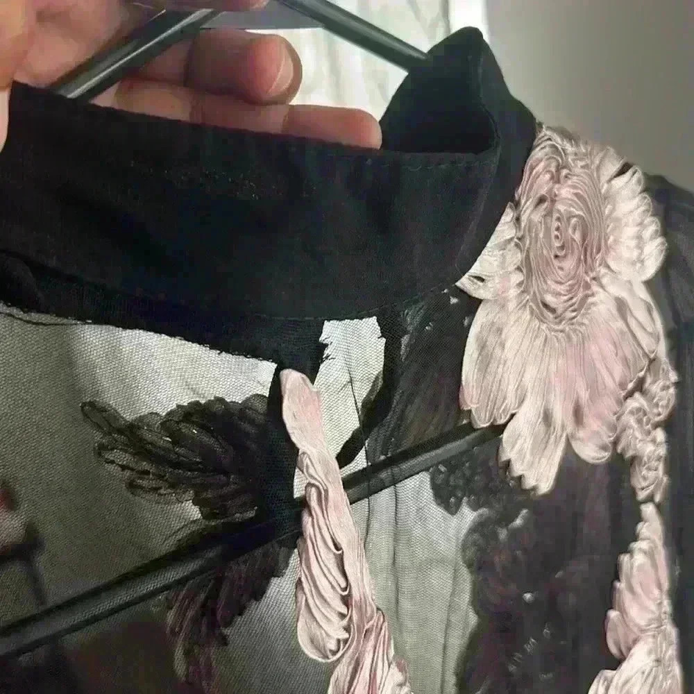 BLACK MESH LONG SLEEVE WITH PINK ROSES BLOUSE ROUND RUFFLE NECK SIZE SMALL - Picture 7 of 7